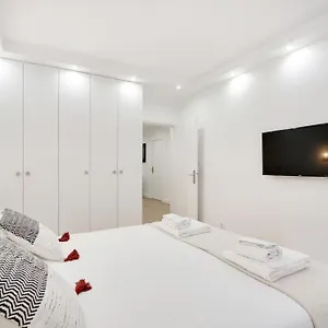 Trocadero/ Eiffel Tower - 3 Bedrooms- New! France